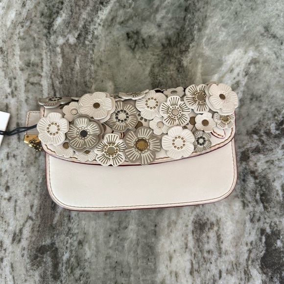 COACH 1941 Tea Rose Clutch Wristlet CHALK NWT - Picture 3 of 11